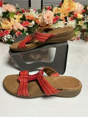 BareTraps Leather T-Strap Comfort Wedge Sandals Coral Size 8